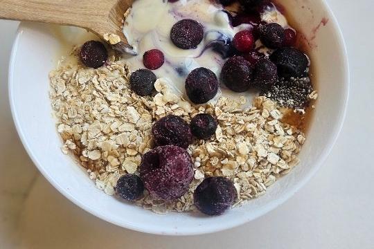 How to make homemade protein yogurt for 3.80 NIS per serving? (Without cooking or dirtying pots!)