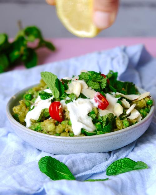 Pea and Mint Stew with White Sauce