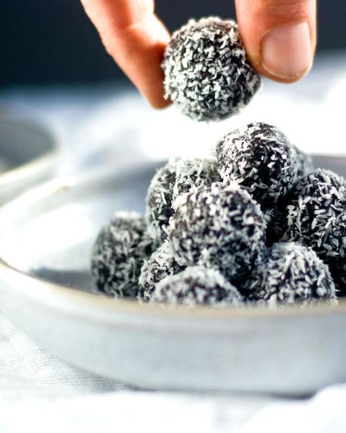 Poppy Seed Balls